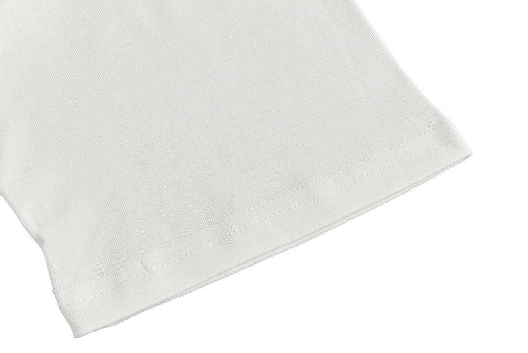 Kurze Ärmel mit Strukturbuchstabenstickerei