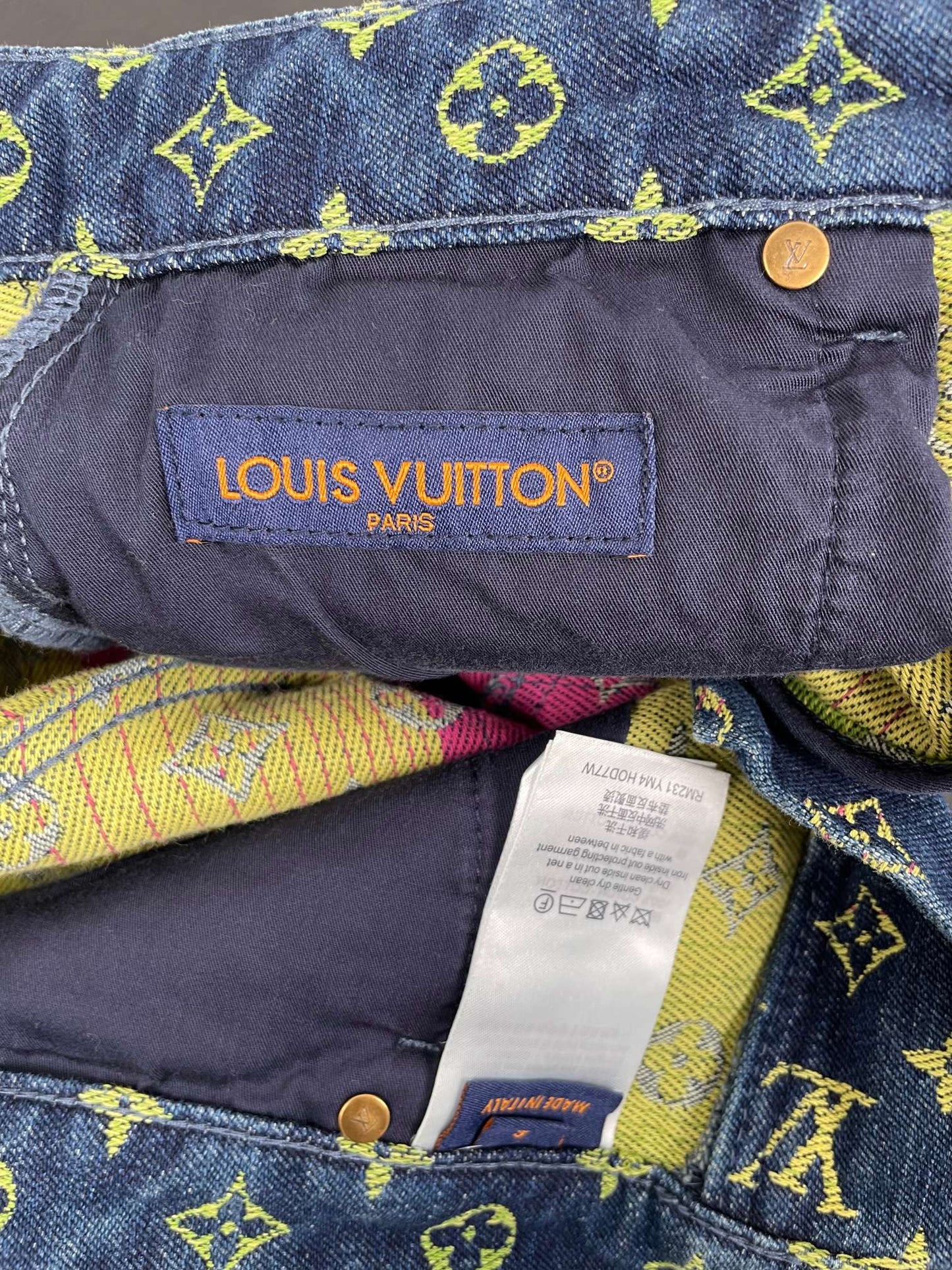 Jacquard-Jeansshorts mit Regenbogen-Farbverlauf