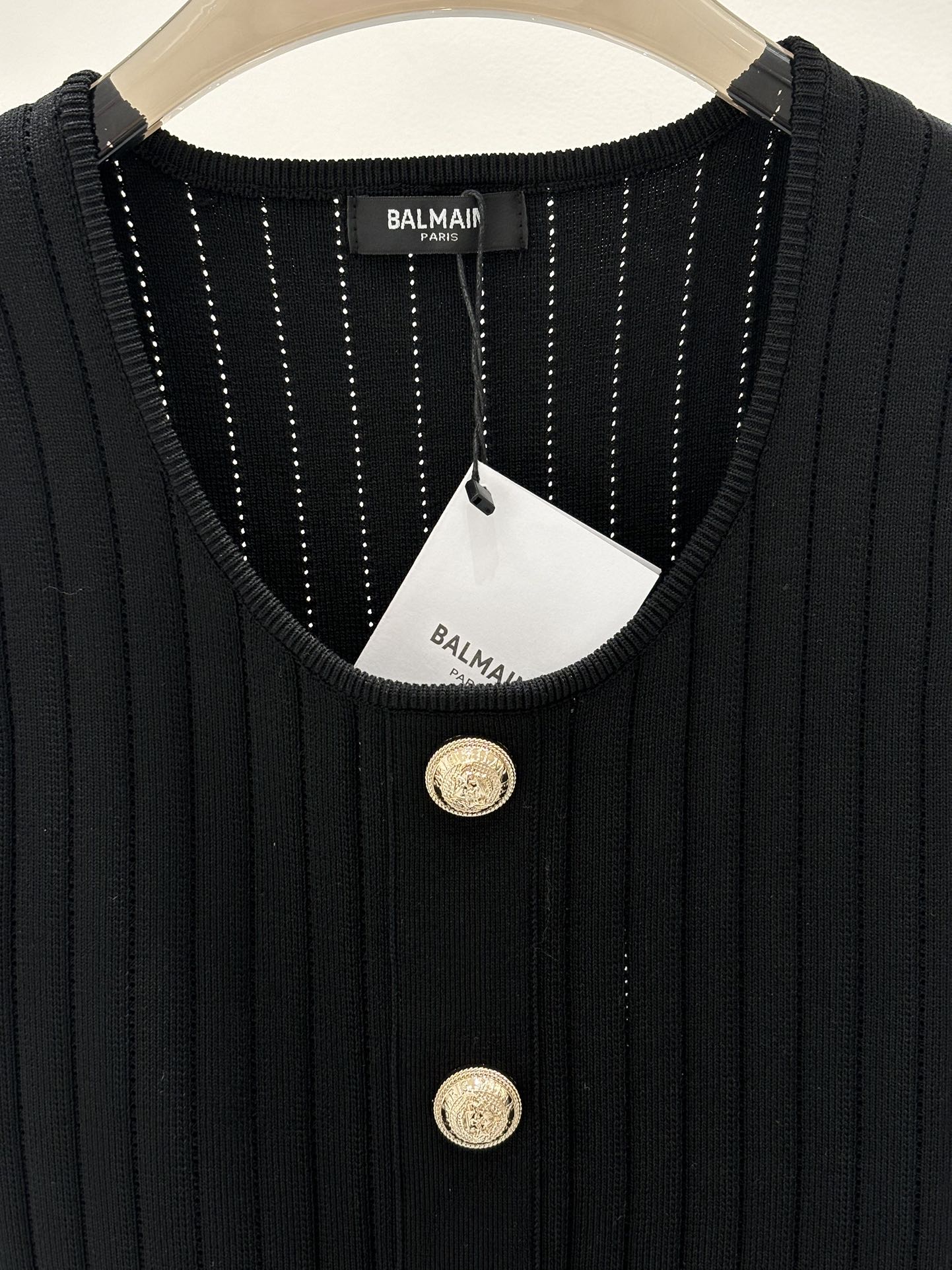 Robe en maille ajustée à boutons lourds Temperance