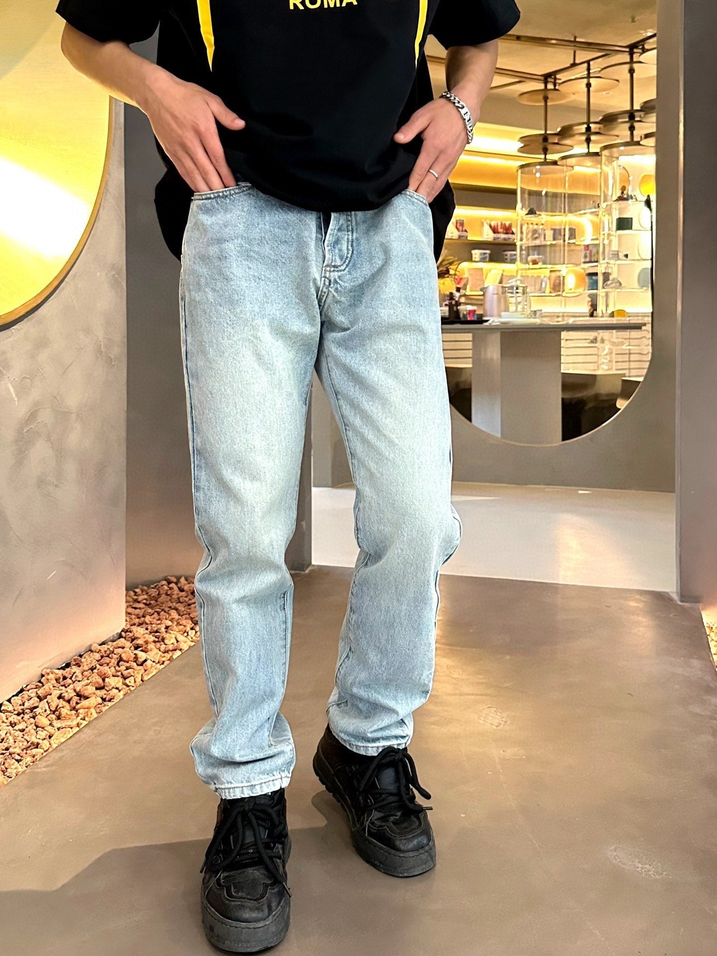 Jeans mit Taschenschlitz