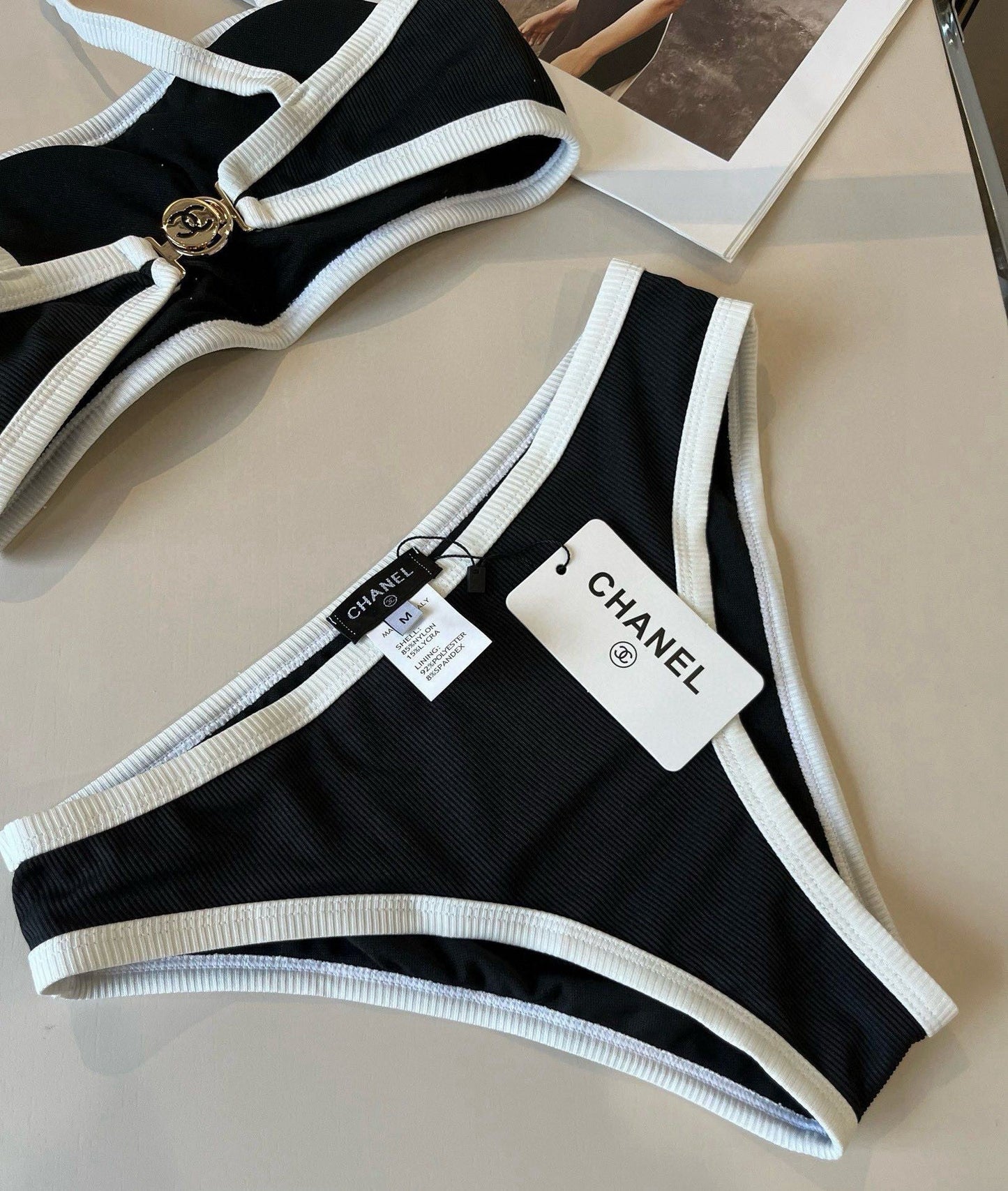 Bikini côtelé noir et blanc avec accessoires convertibles 