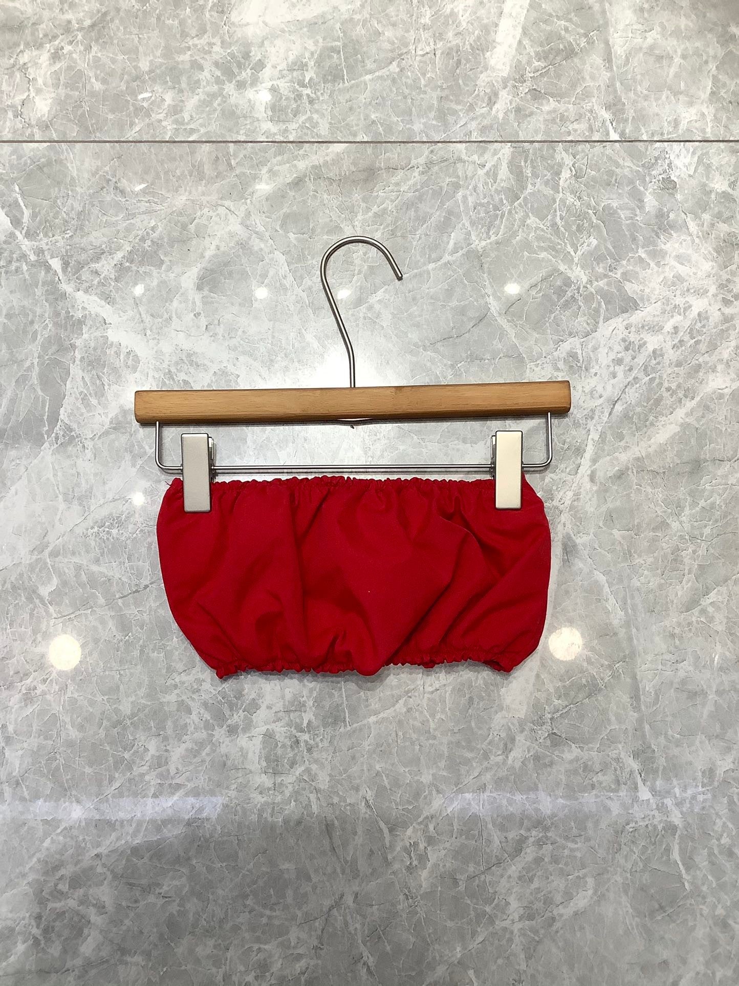 Gerafftes Bandeau-Top in lebendigen Farbtönen 