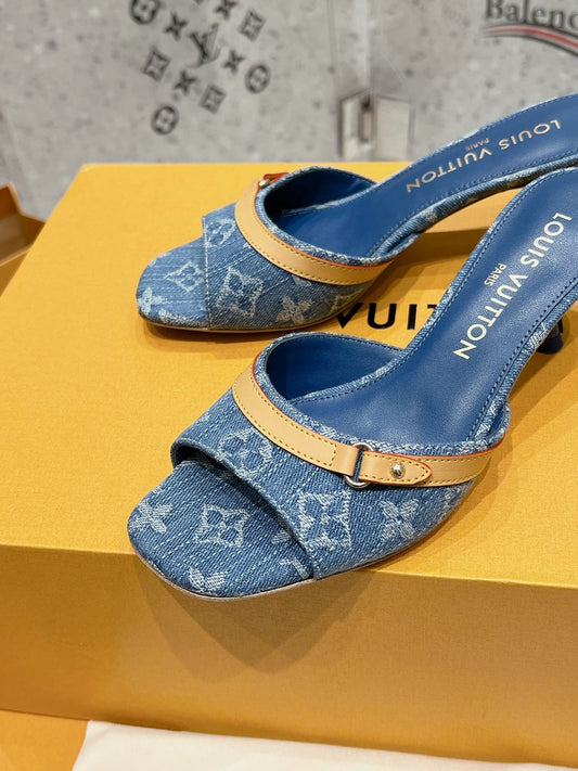 Mules à talons en denim monogrammé avec bride contrastée 
