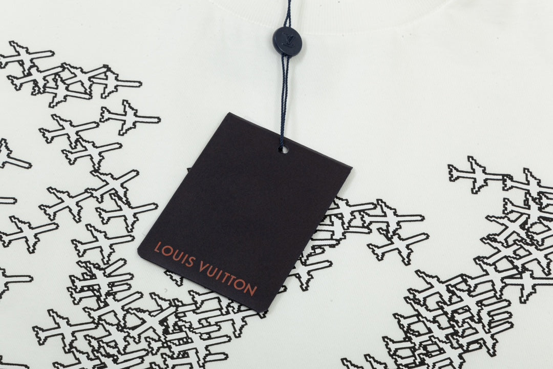 Kurzärmliges T-Shirt mit kleinem Flugzeug-Farbverlaufsdruck