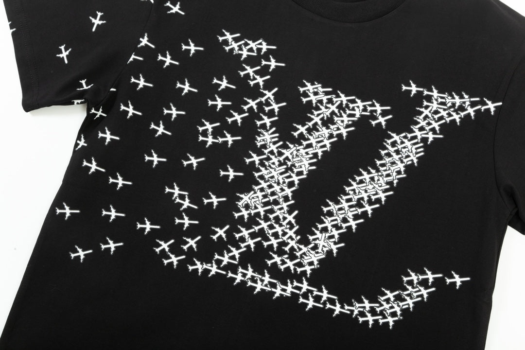 Kurzärmliges T-Shirt mit kleinem Flugzeug-Farbverlaufsdruck