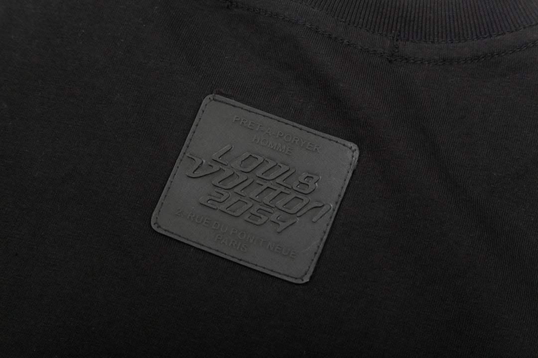 Kurzärmliges T-Shirt mit kleinem Flugzeug-Farbverlaufsdruck