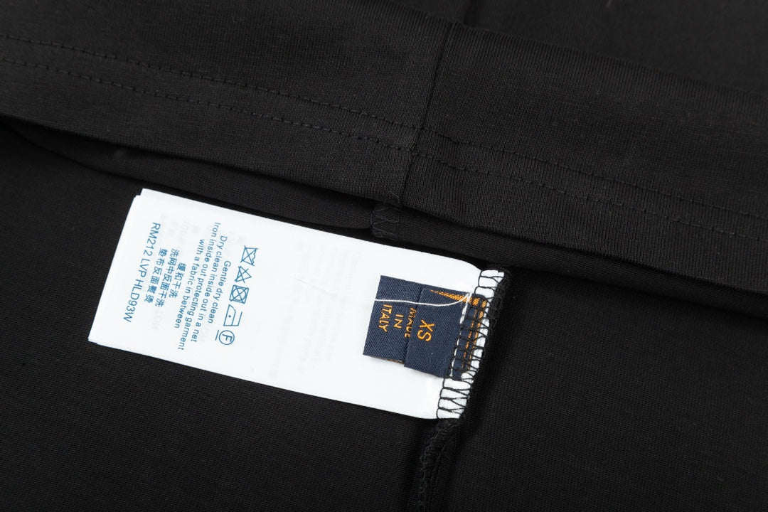 Kurzärmliges T-Shirt mit kleinem Flugzeug-Farbverlaufsdruck