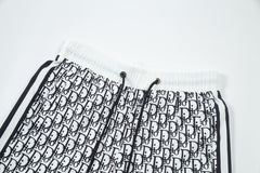 Schwarz-weiß gemusterte Strandshorts