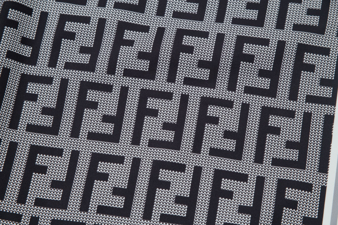 Buchstabendruck auf den gesamten 24SS-Strandshorts