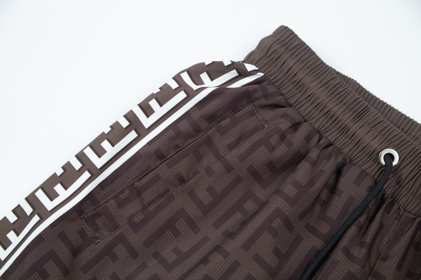 Buchstabendruck auf den gesamten 24SS-Strandshorts