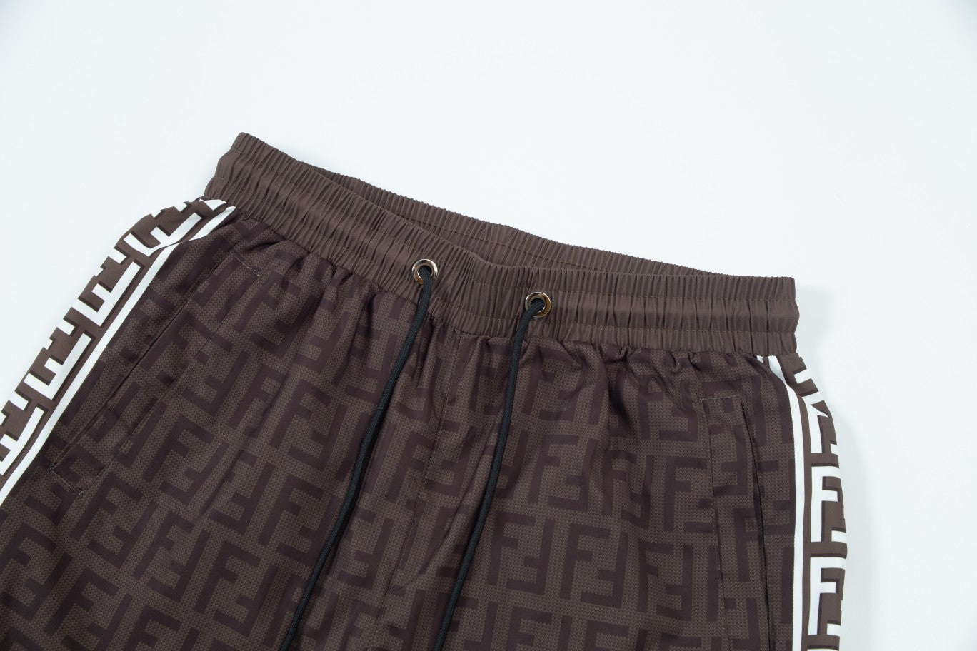 Buchstabendruck auf den gesamten 24SS-Strandshorts