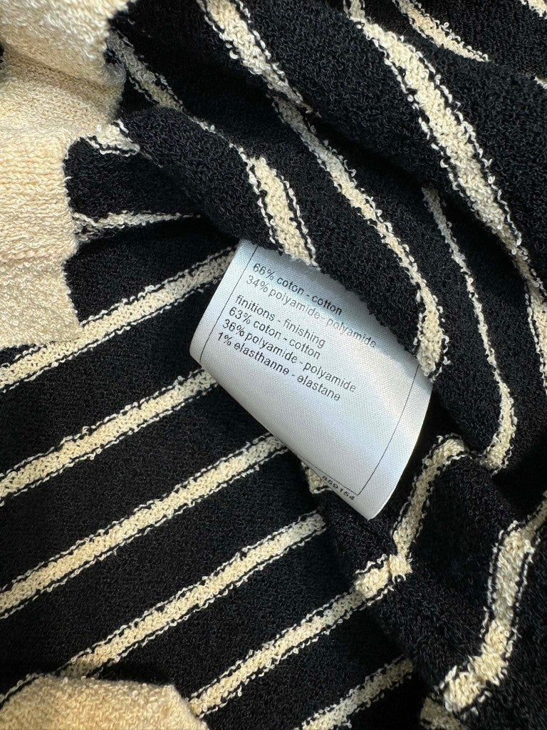 gestreifte gestrickte kurze Ärmel