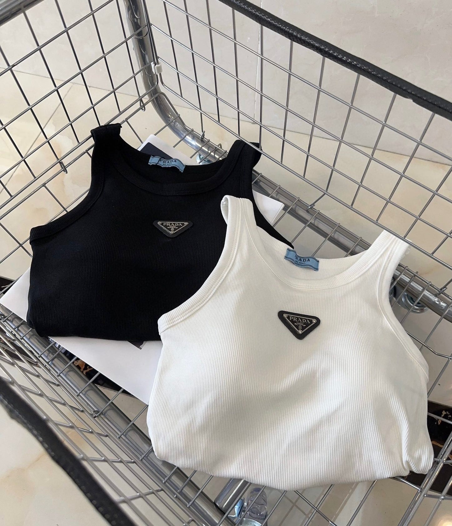 Einfarbige Strickweste