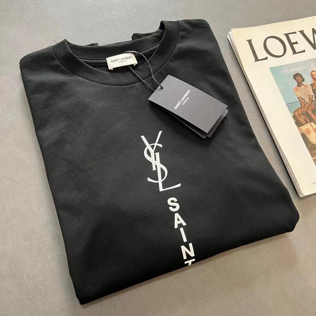 Manches courtes imprimées avec lettrage tridimensionnel