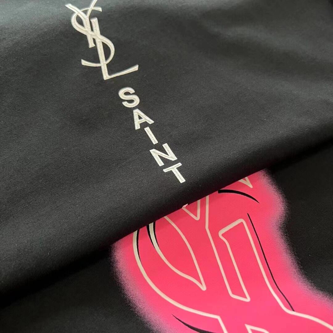 Manches courtes imprimées avec lettrage tridimensionnel