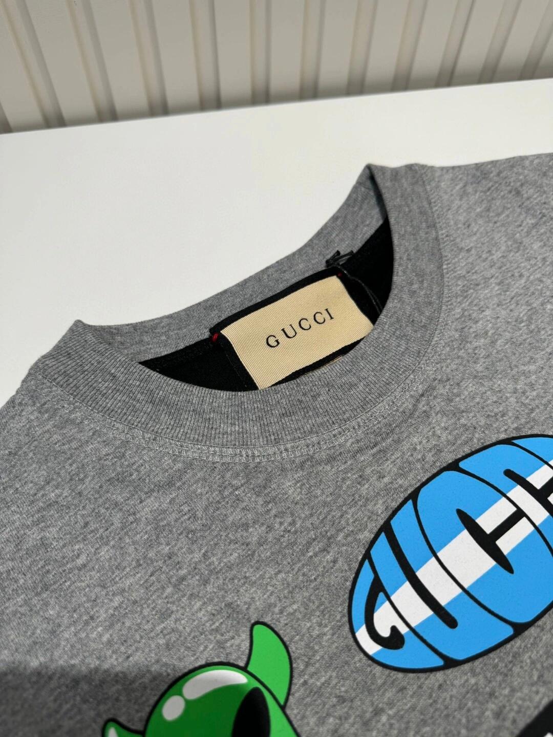 Collection capsule de t-shirts réversibles à manches courtes