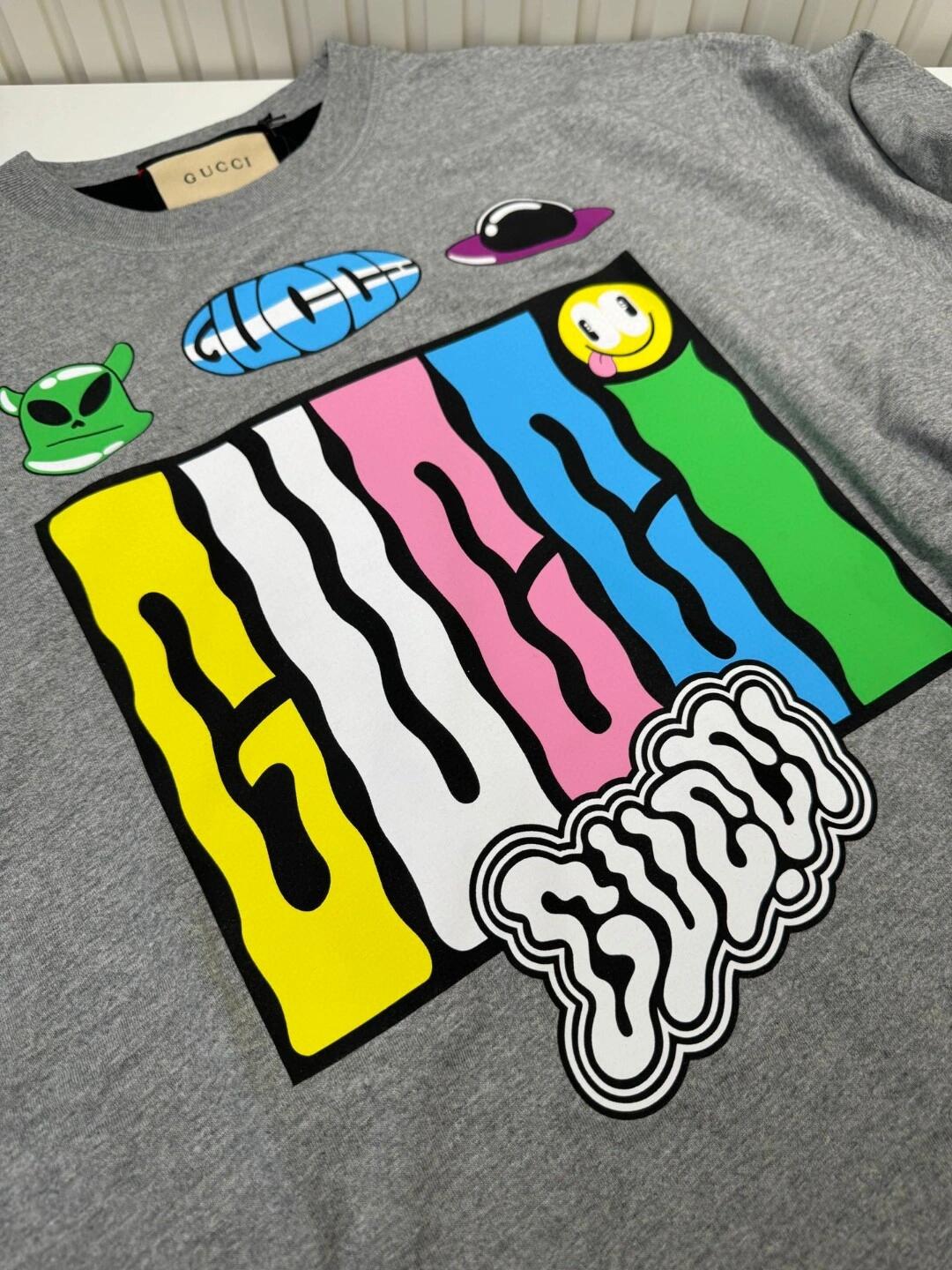 Collection capsule de t-shirts réversibles à manches courtes