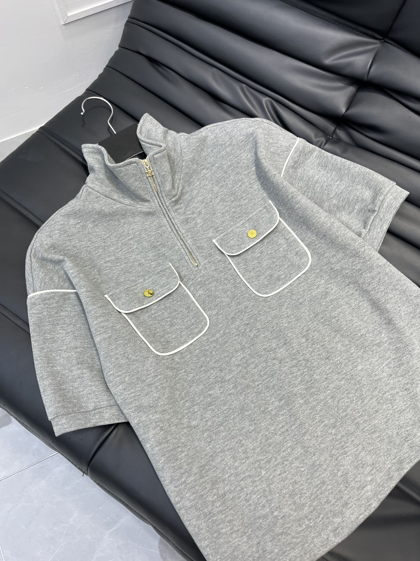 Trainingsanzug mit Tasche