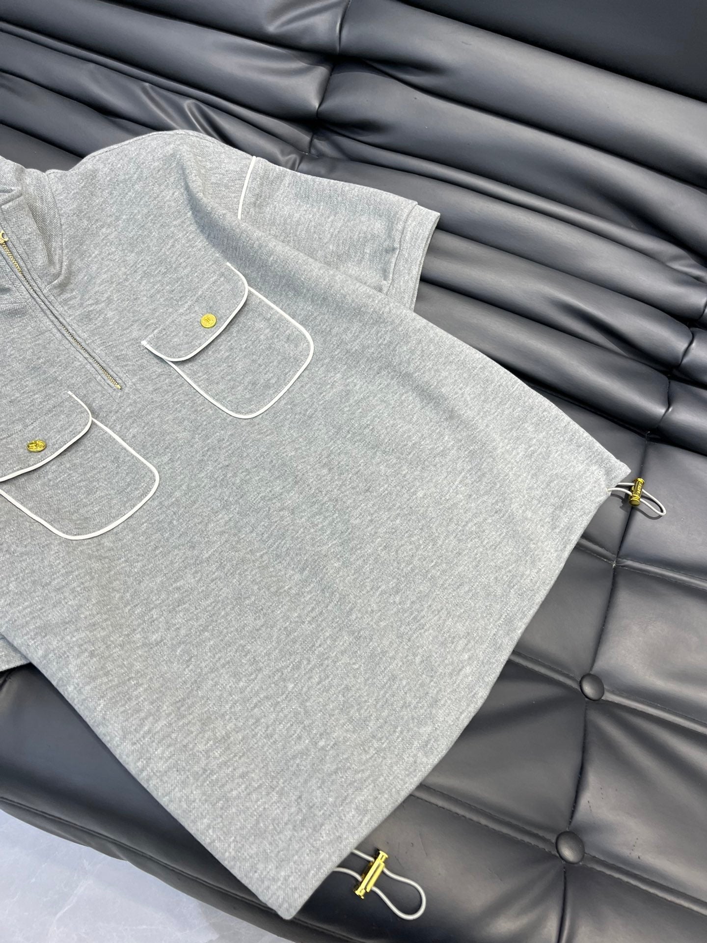 Trainingsanzug mit Tasche