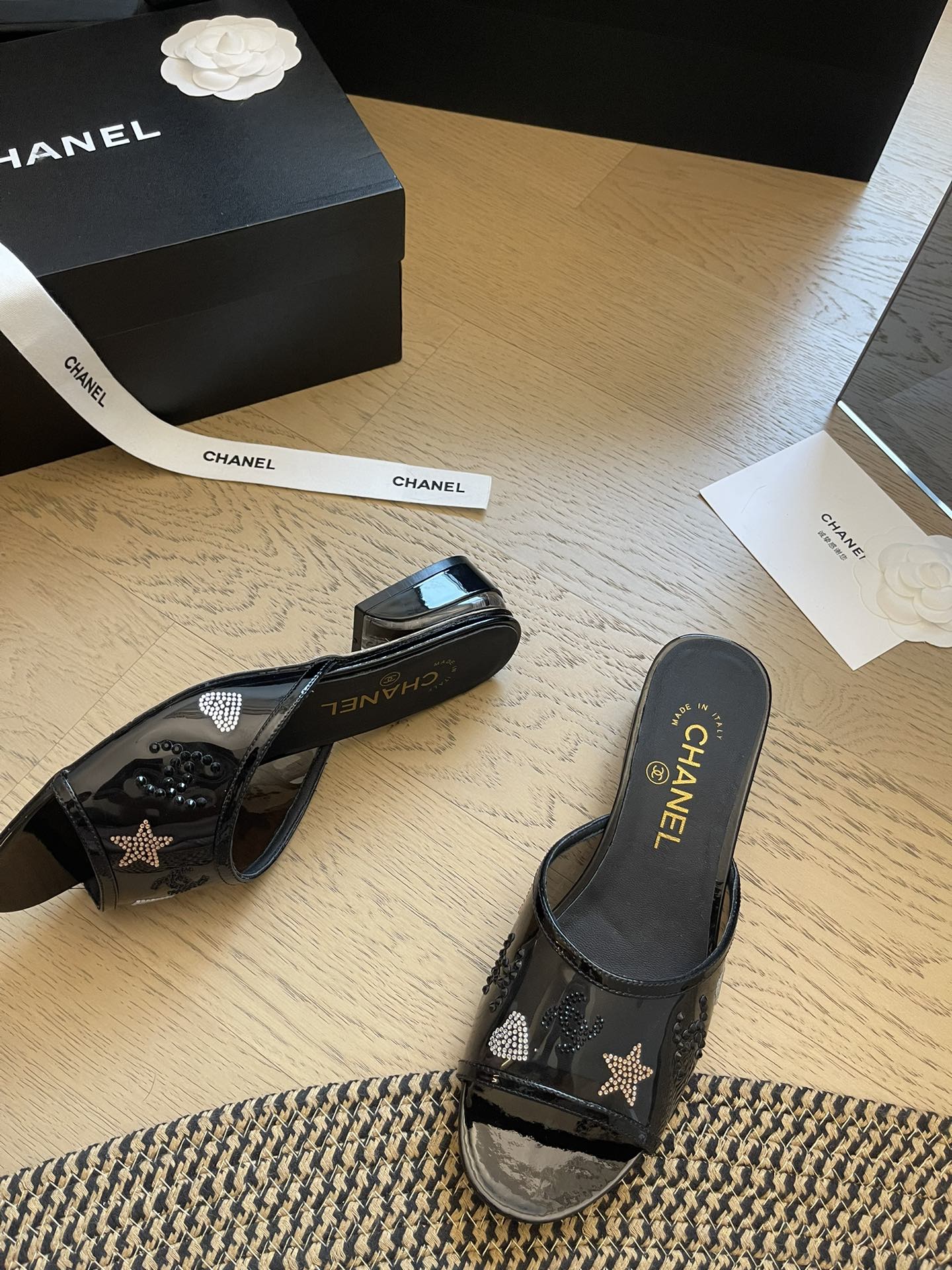 24P nouvelles pantoufles à talons épais en forme de bouche de poisson