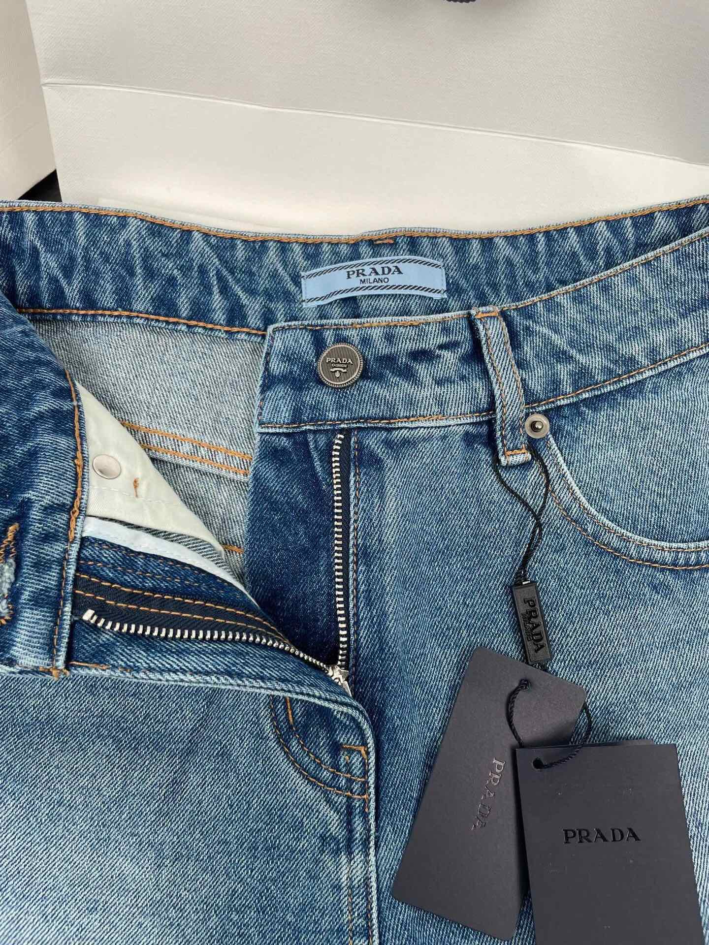 Short en jean délavé taille haute de couleur contrastée