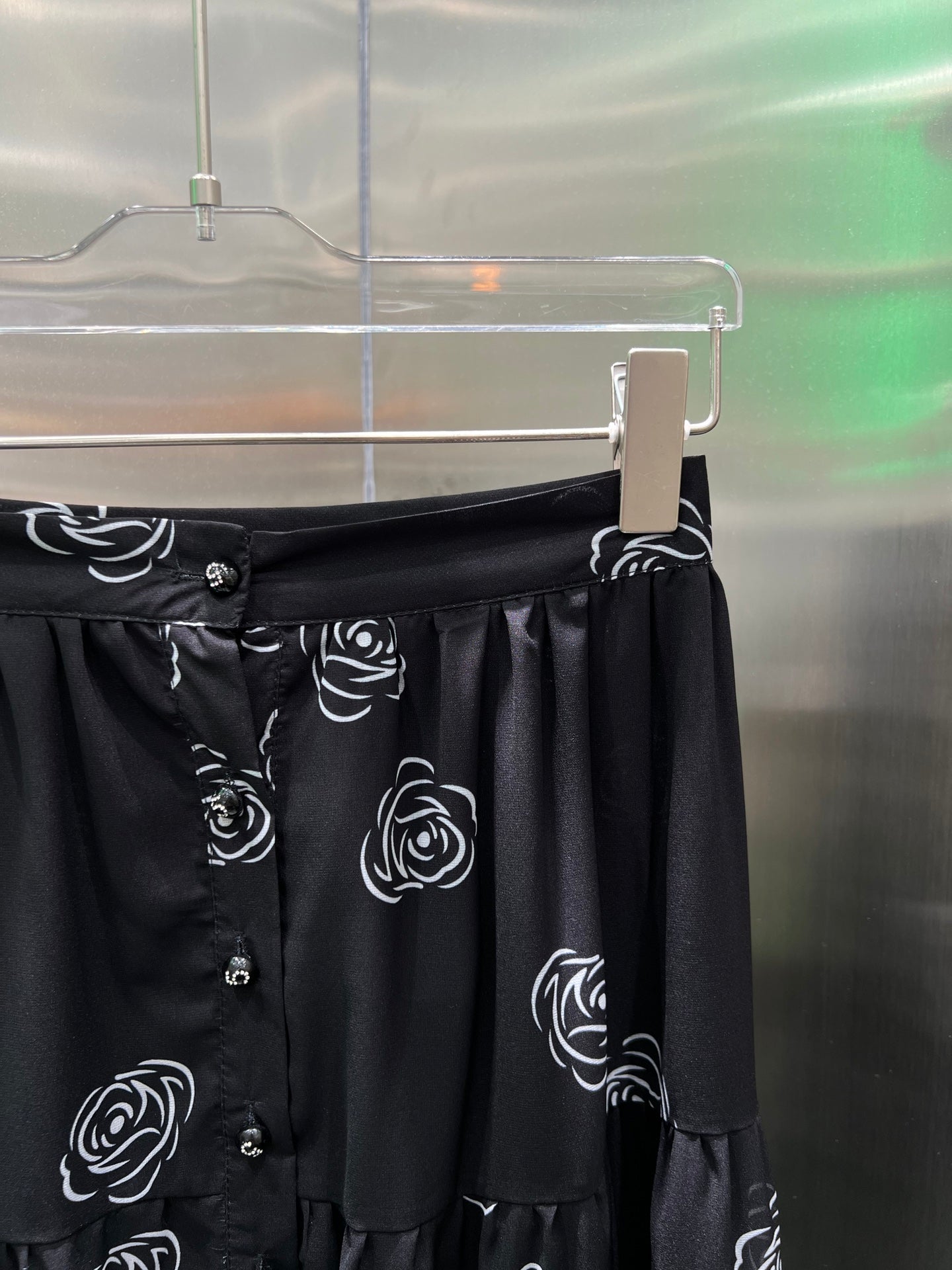 Rock mit Rosenmuster