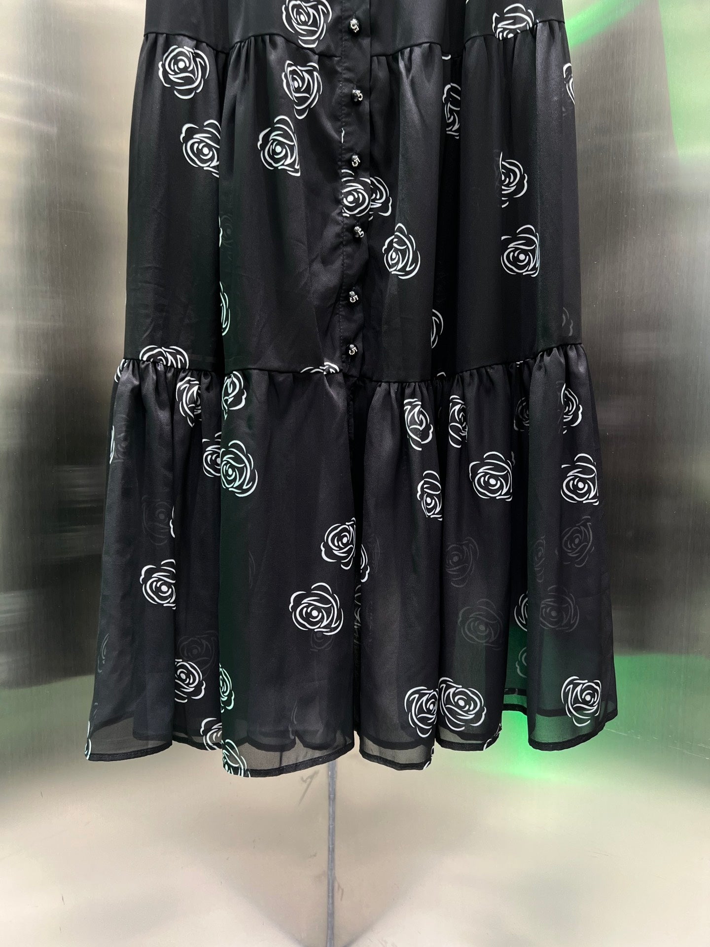 Rock mit Rosenmuster