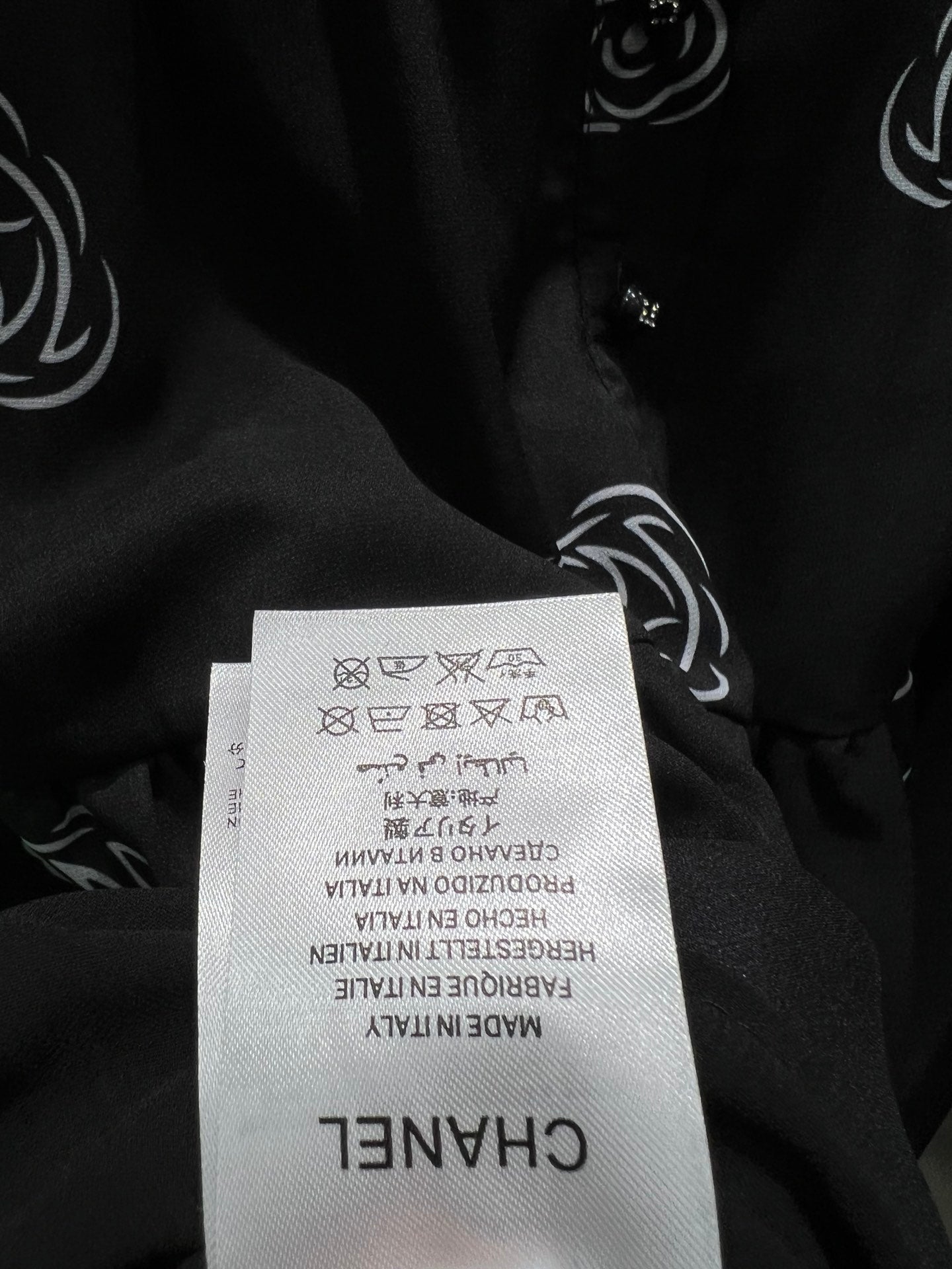 Rock mit Rosenmuster