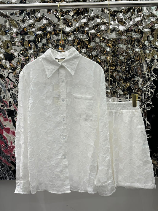 Costume en dentelle