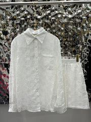 Costume en dentelle
