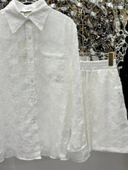 Costume en dentelle