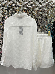 Costume en dentelle