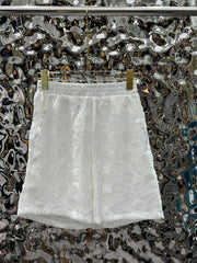 Costume en dentelle