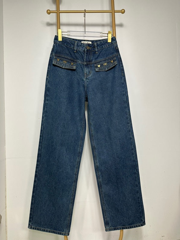 Neue Jeans mit Metalldekoration für Frühling und Sommer