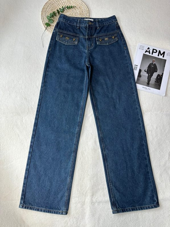 Neue Jeans mit Metalldekoration für Frühling und Sommer