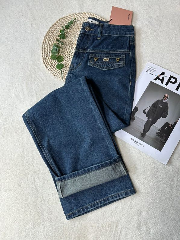 Neue Jeans mit Metalldekoration für Frühling und Sommer