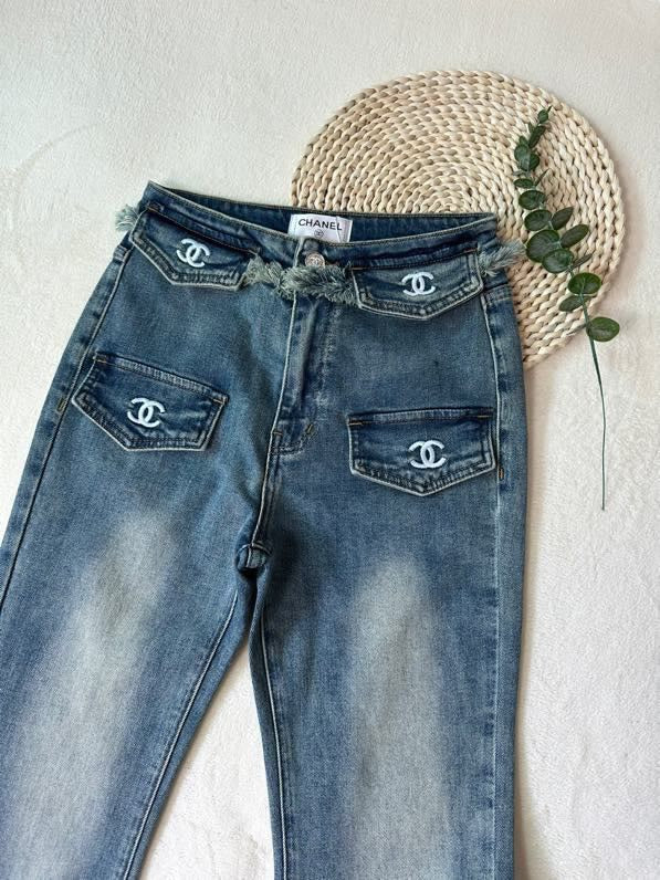 Schlaghose aus Denim mit ungesäumten Kanten