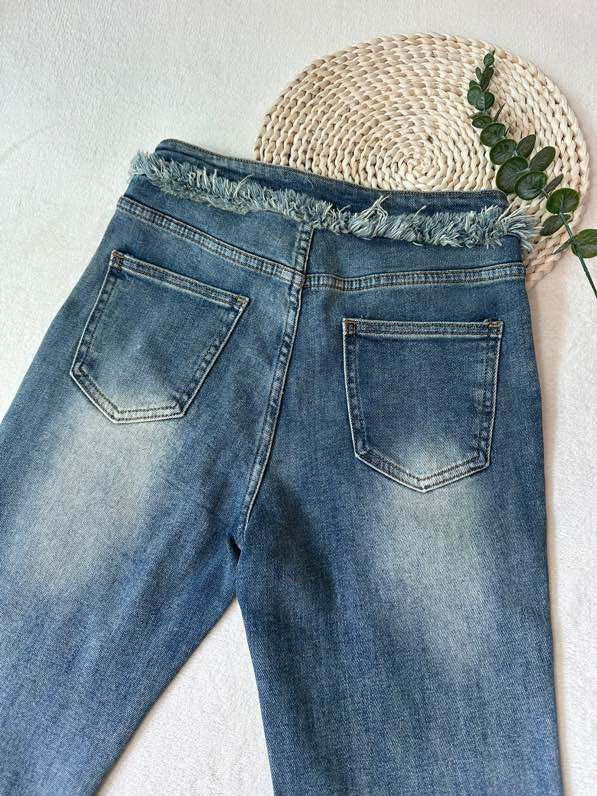 Schlaghose aus Denim mit ungesäumten Kanten