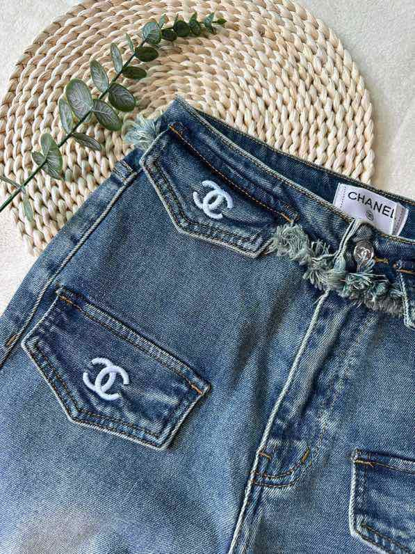 Schlaghose aus Denim mit ungesäumten Kanten