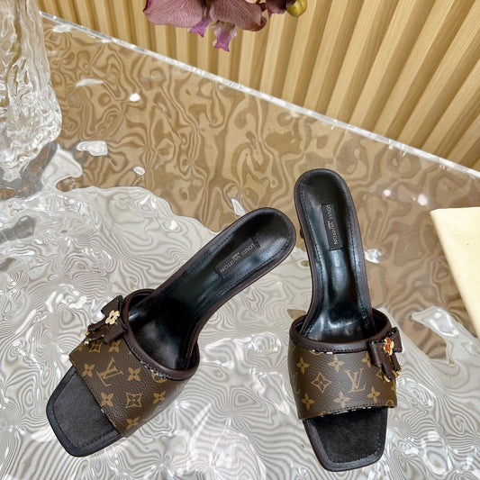 Sandales à talons de chat