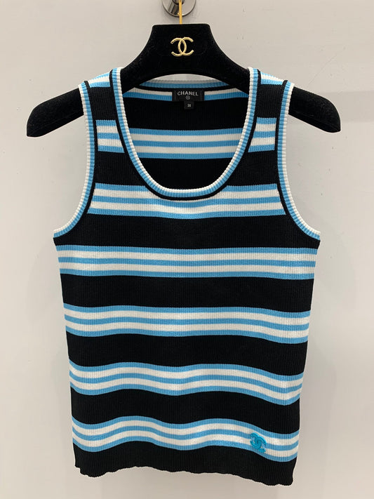 Neue Strickweste mit U-Ausschnitt