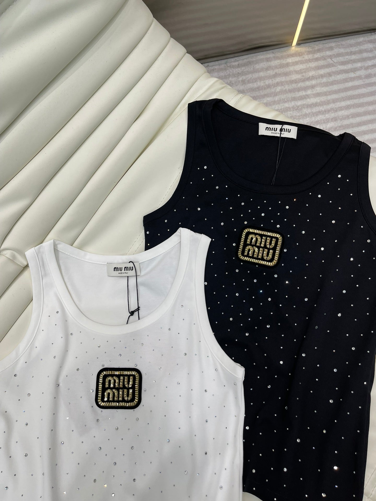 Einfarbige, vielseitige, modische Weste mit 𝐔-Kragen