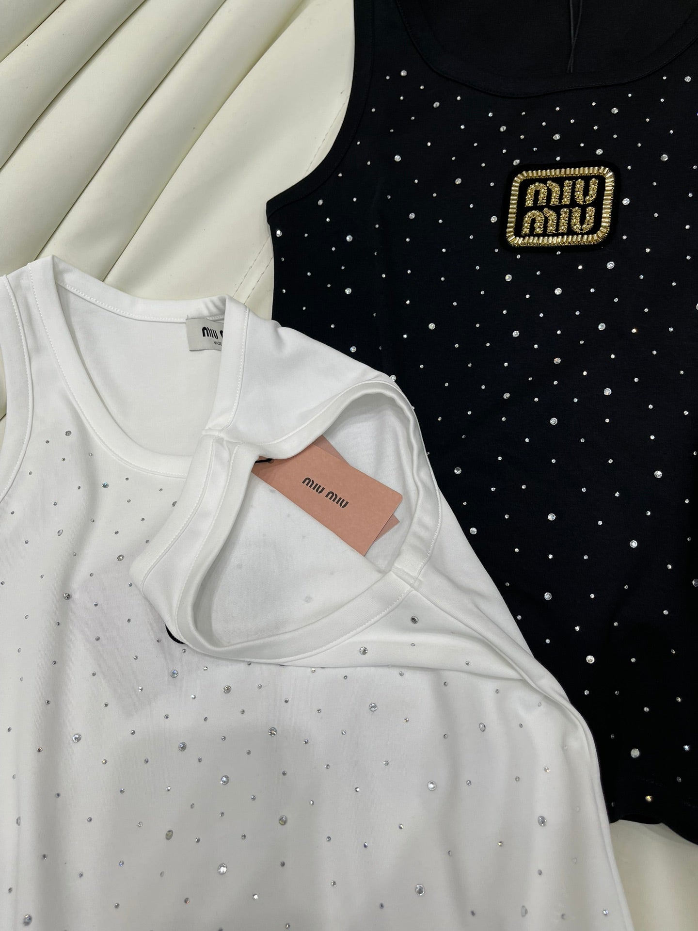 Einfarbige, vielseitige, modische Weste mit 𝐔-Kragen