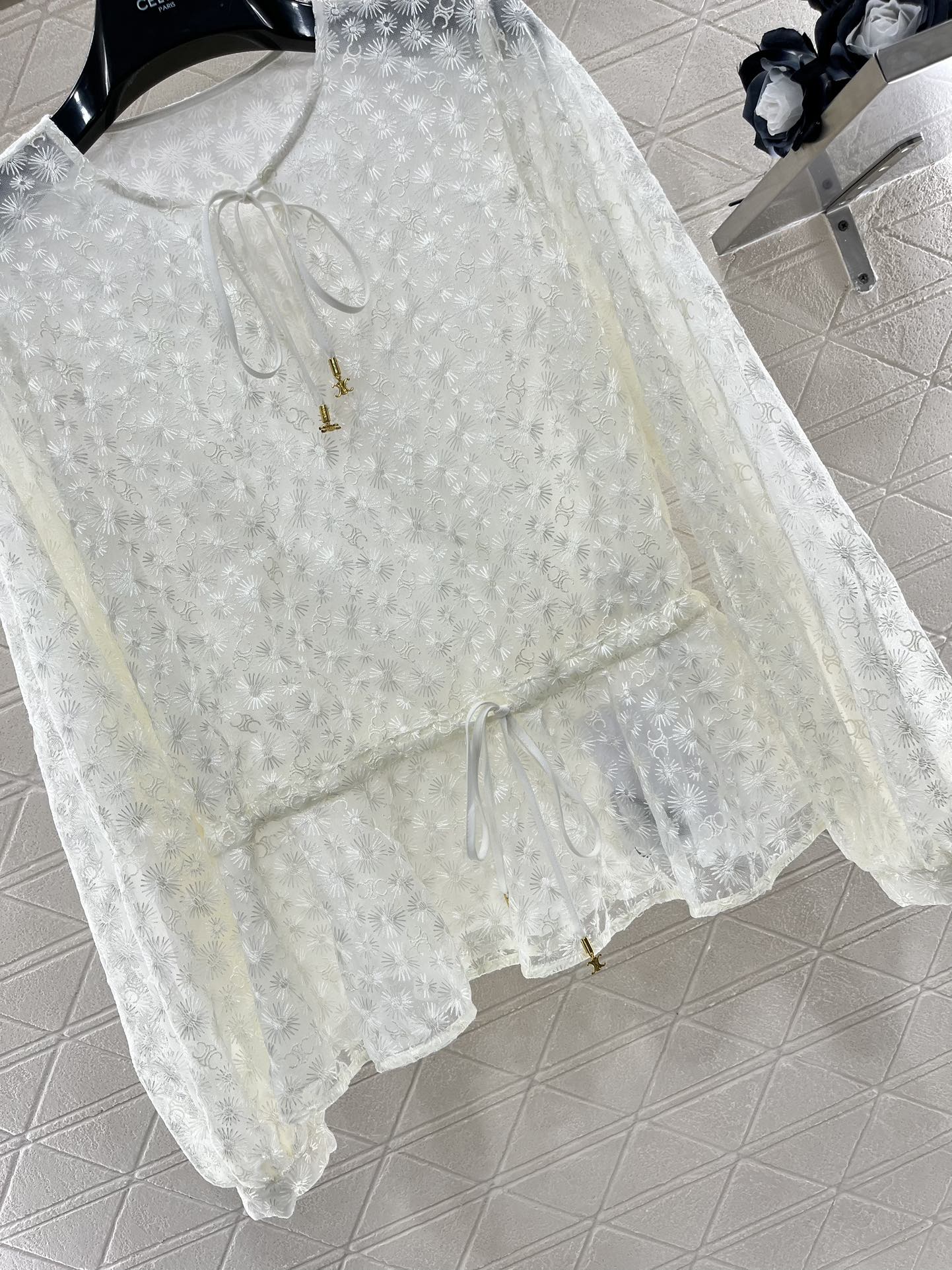 Palastoberteil mit schwerer Stickerei