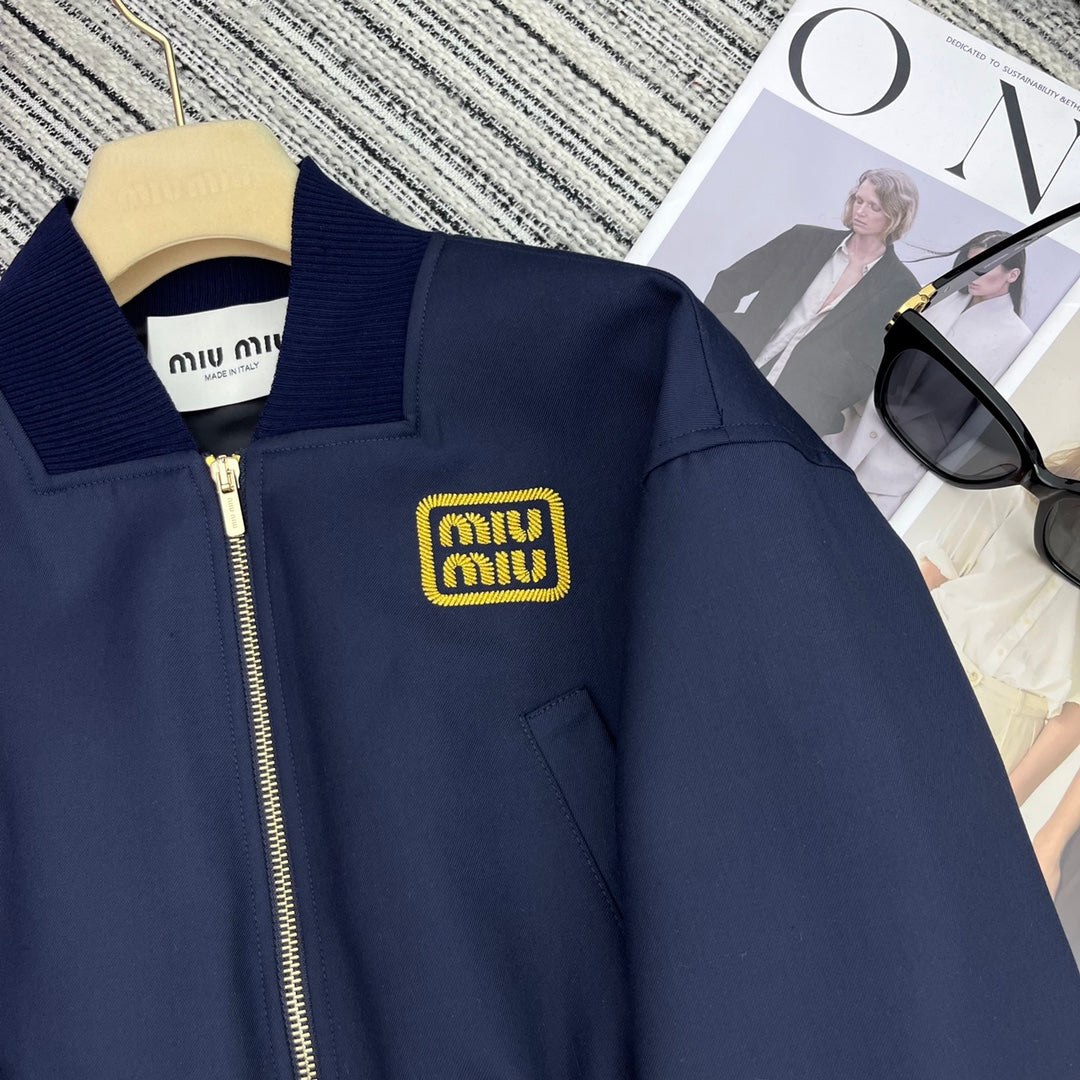 Oversized-Bomberjacke im Cropped-Stil