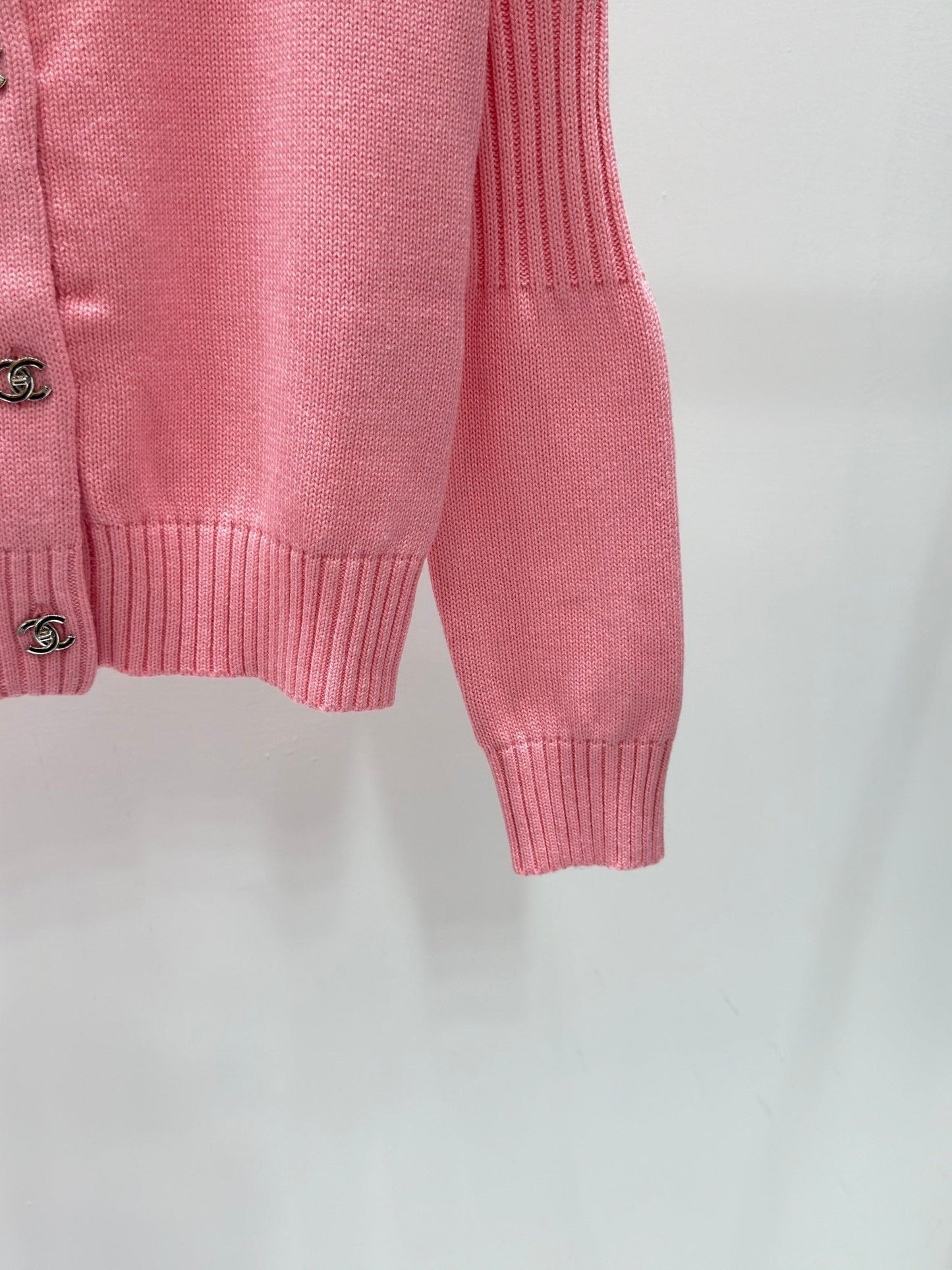 Strickjacke mit Rundhalsausschnitt