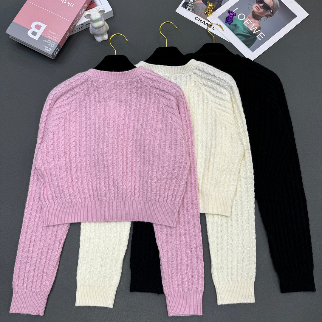 Rundhals-Strickjacke mit Schlitz