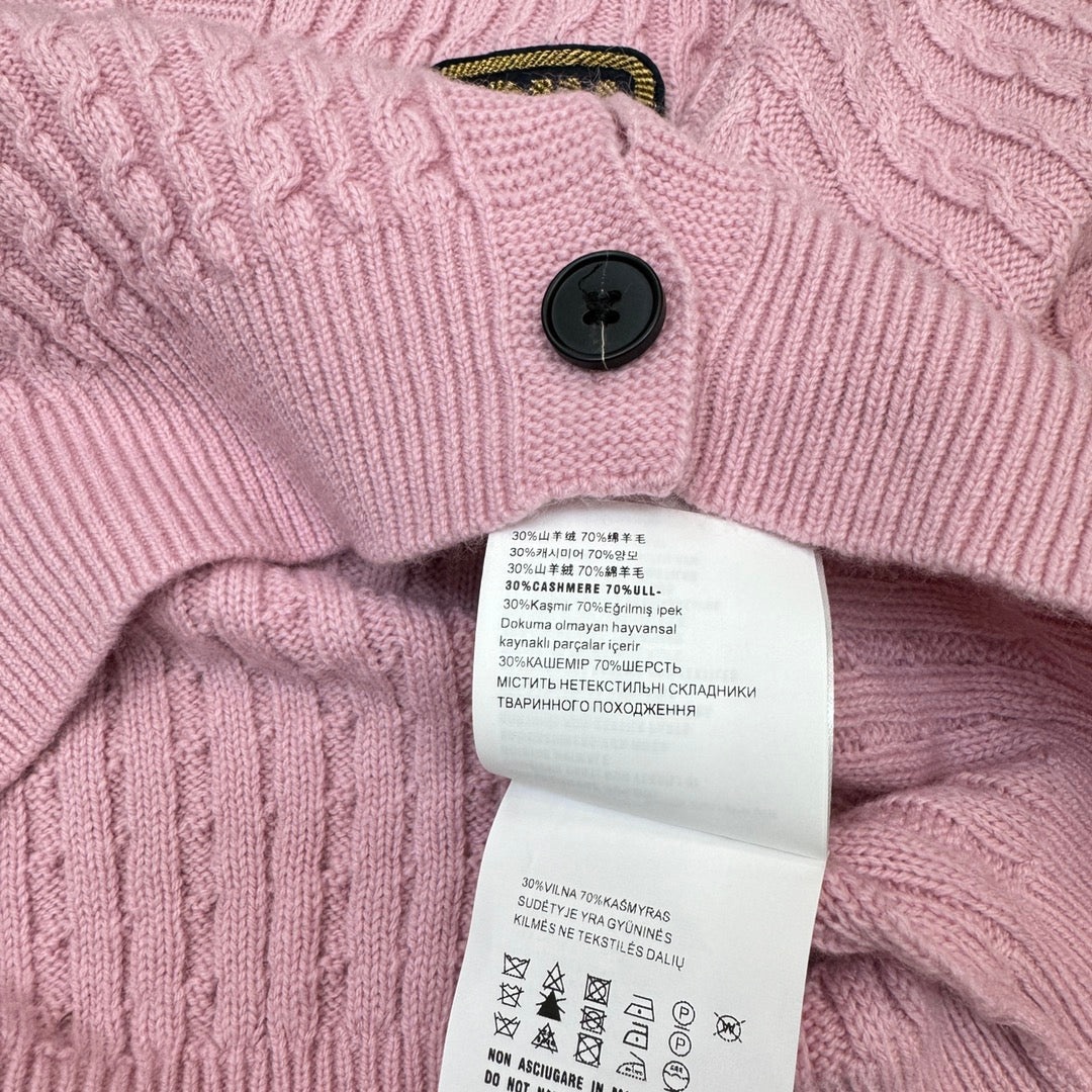 Rundhals-Strickjacke mit Schlitz