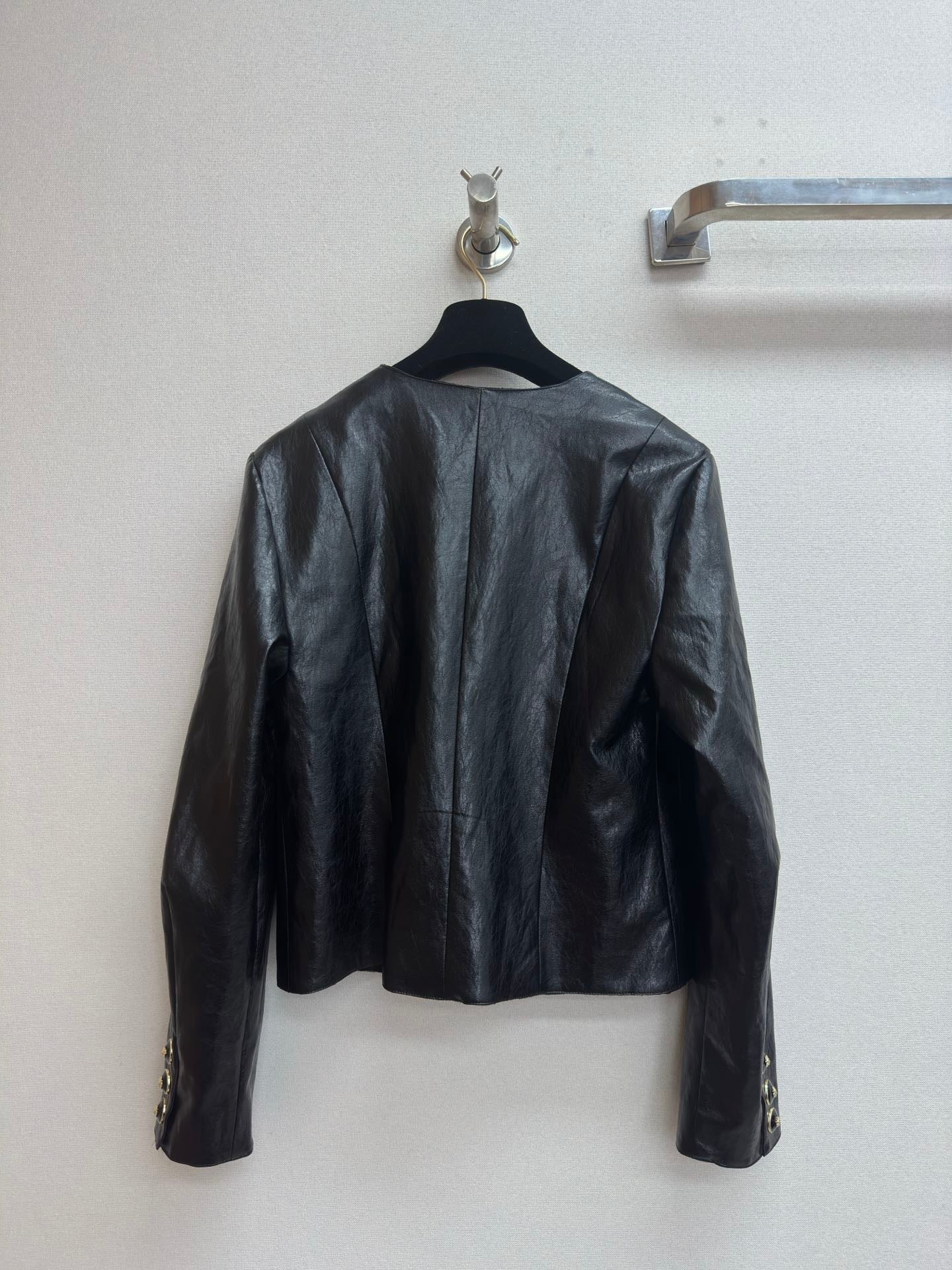 veste en cuir à col en V