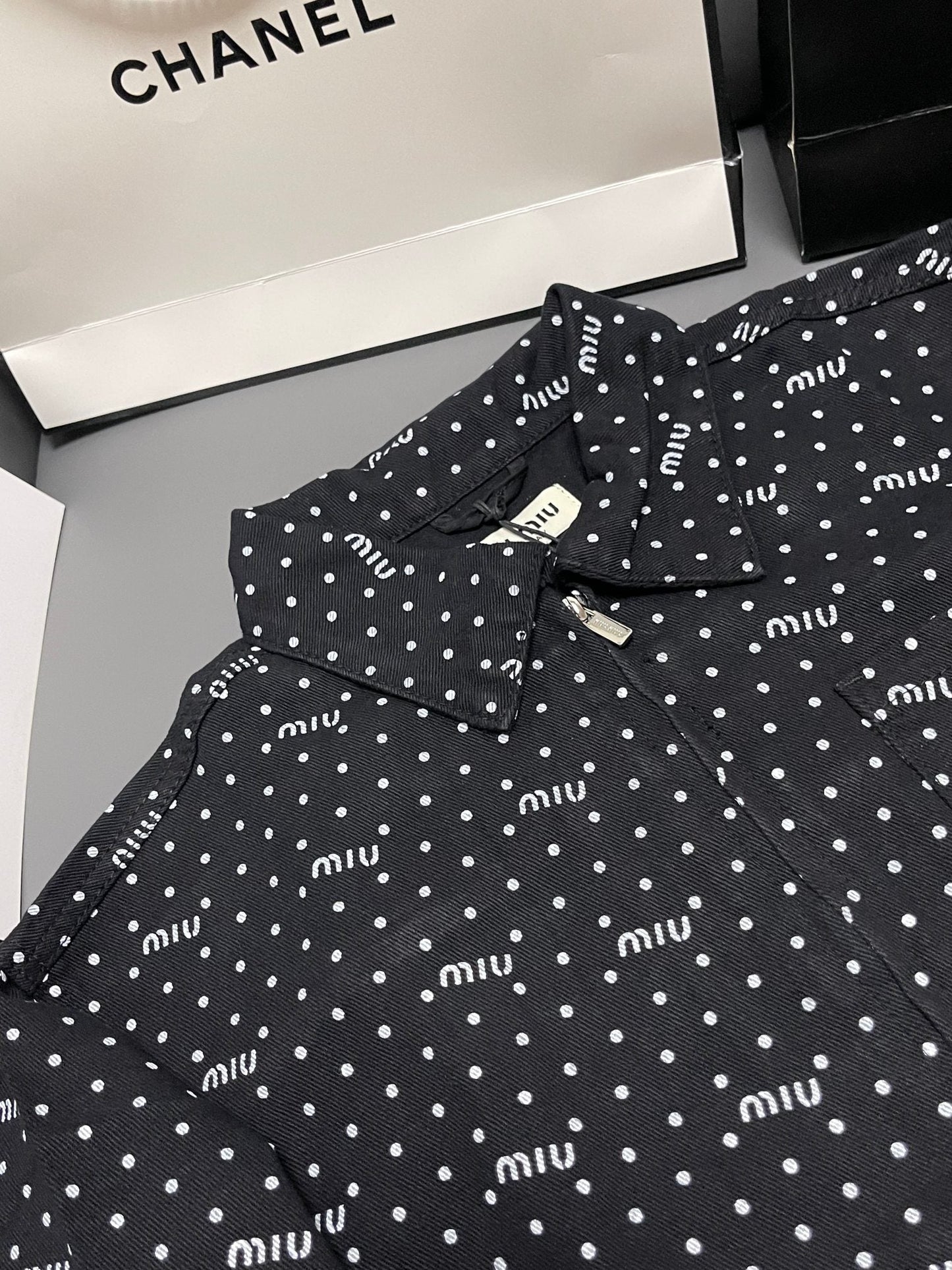 Veste en jean bicolore noir et blanc